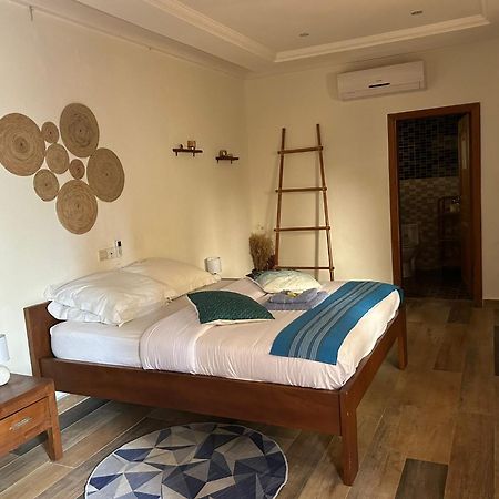 L'Oasis Guesthouse Котону Экстерьер фото