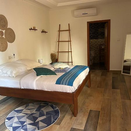 L'Oasis Guesthouse Котону Экстерьер фото