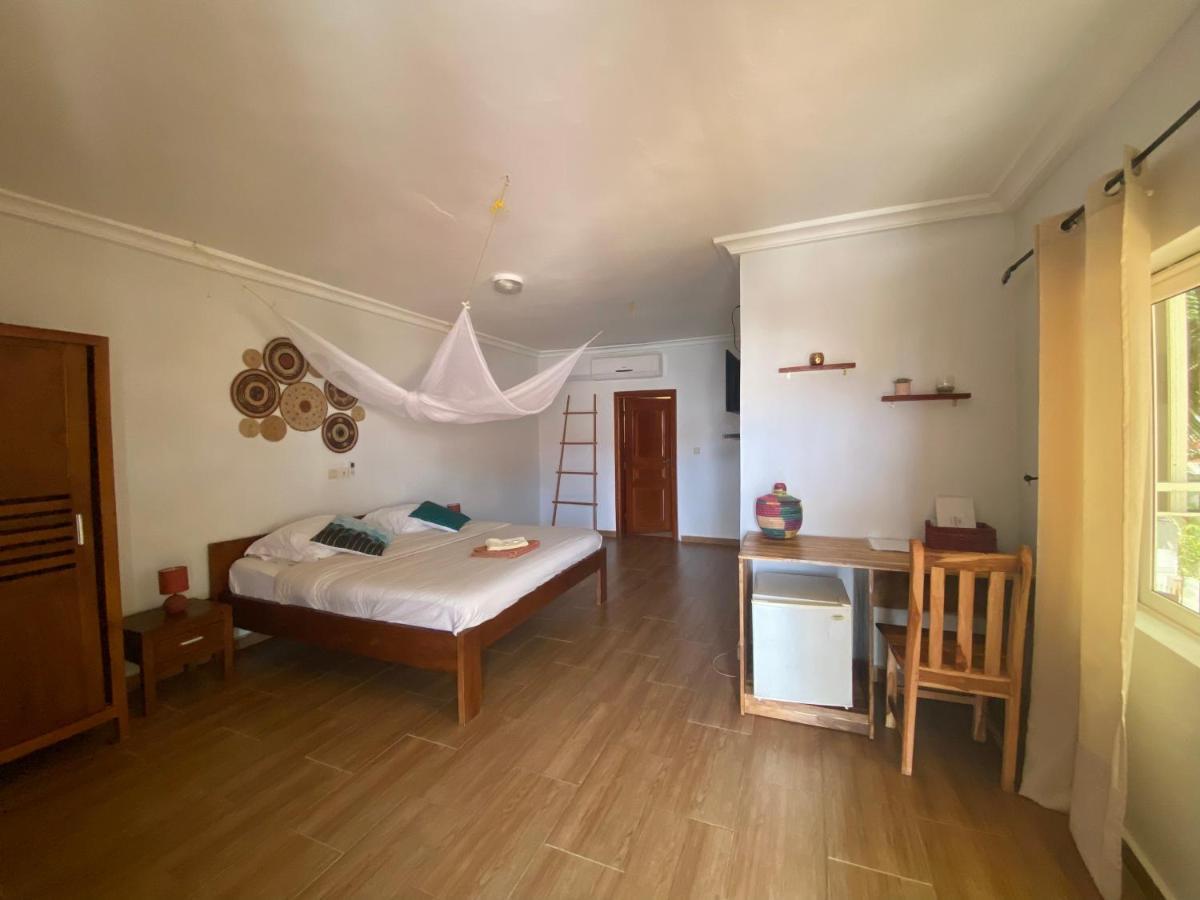 L'Oasis Guesthouse Котону Экстерьер фото