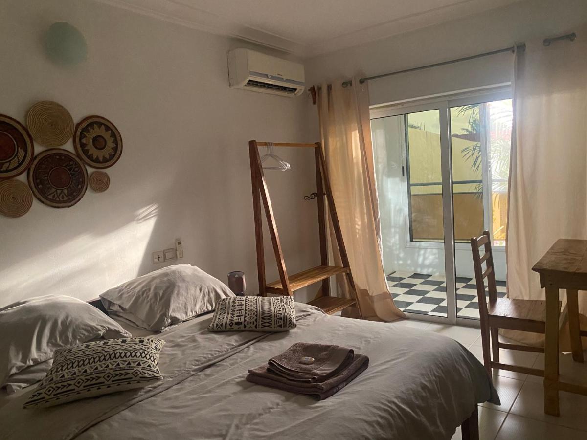 L'Oasis Guesthouse Котону Экстерьер фото