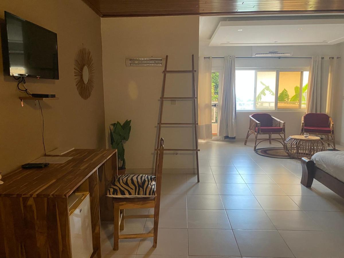 L'Oasis Guesthouse Котону Экстерьер фото