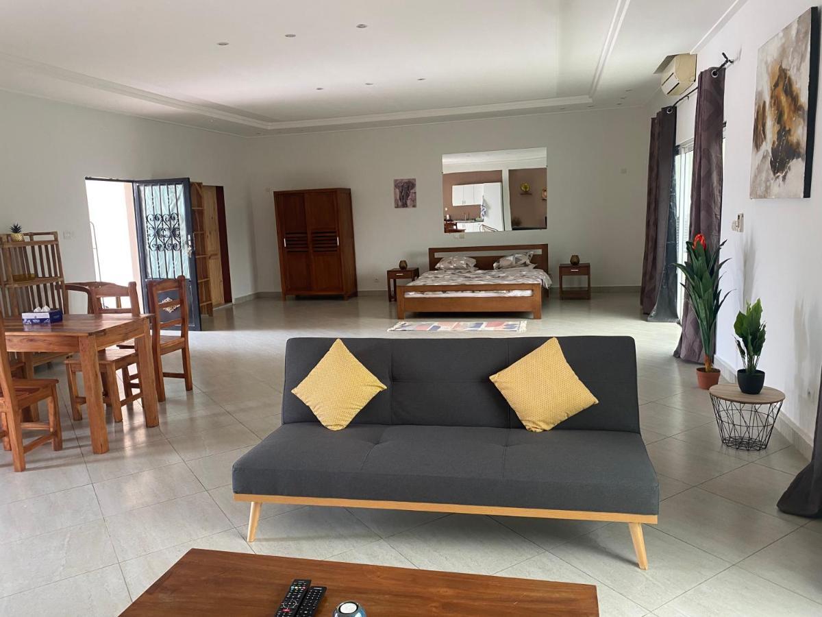 L'Oasis Guesthouse Котону Экстерьер фото