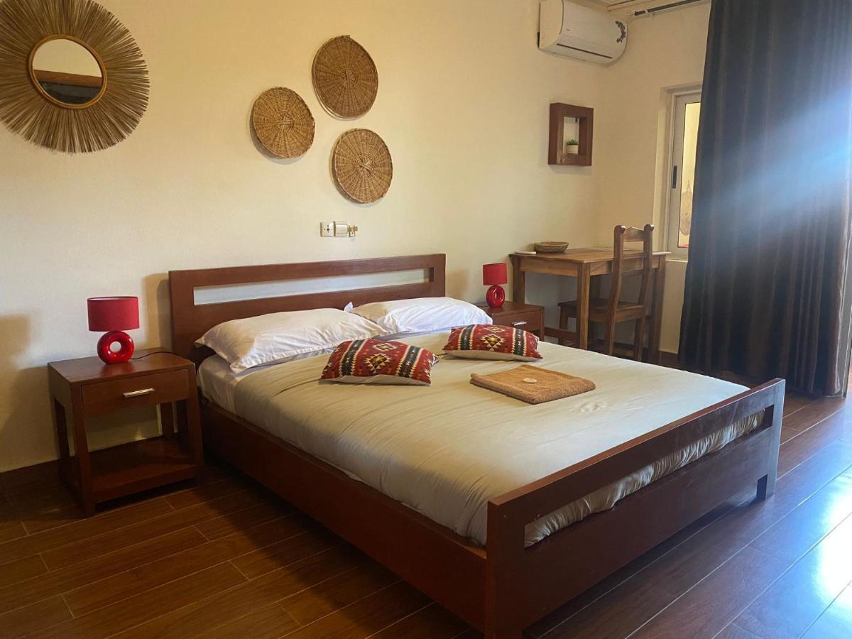 L'Oasis Guesthouse Котону Экстерьер фото