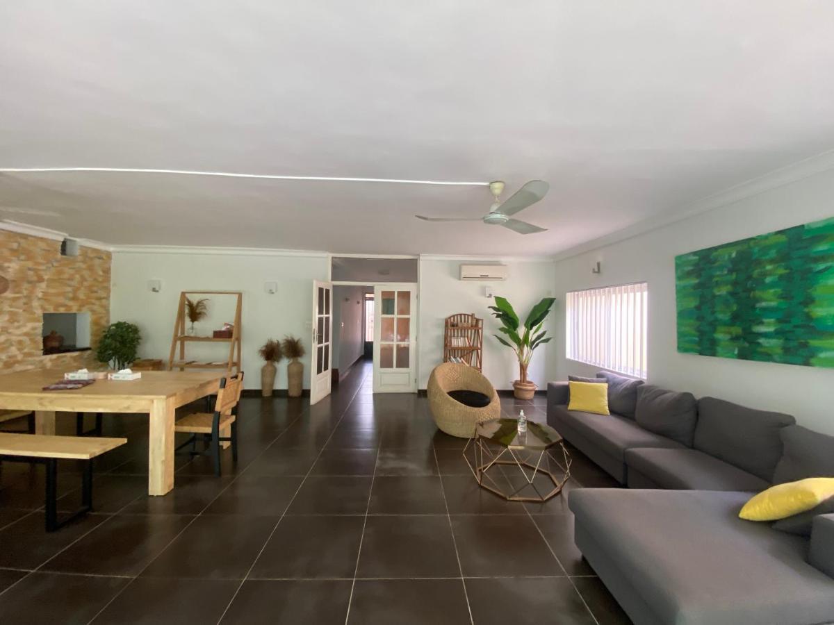 L'Oasis Guesthouse Котону Экстерьер фото