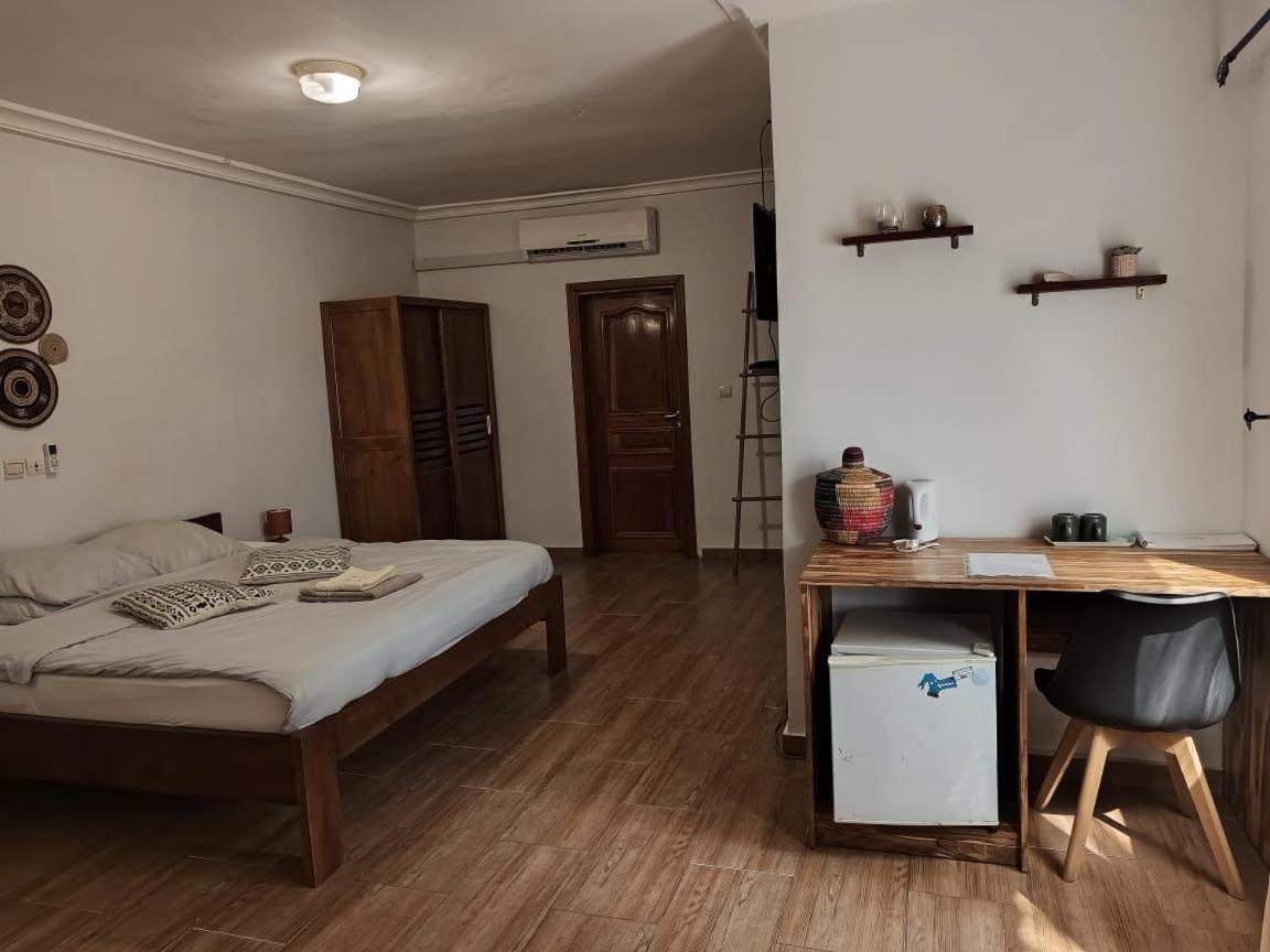 L'Oasis Guesthouse Котону Экстерьер фото