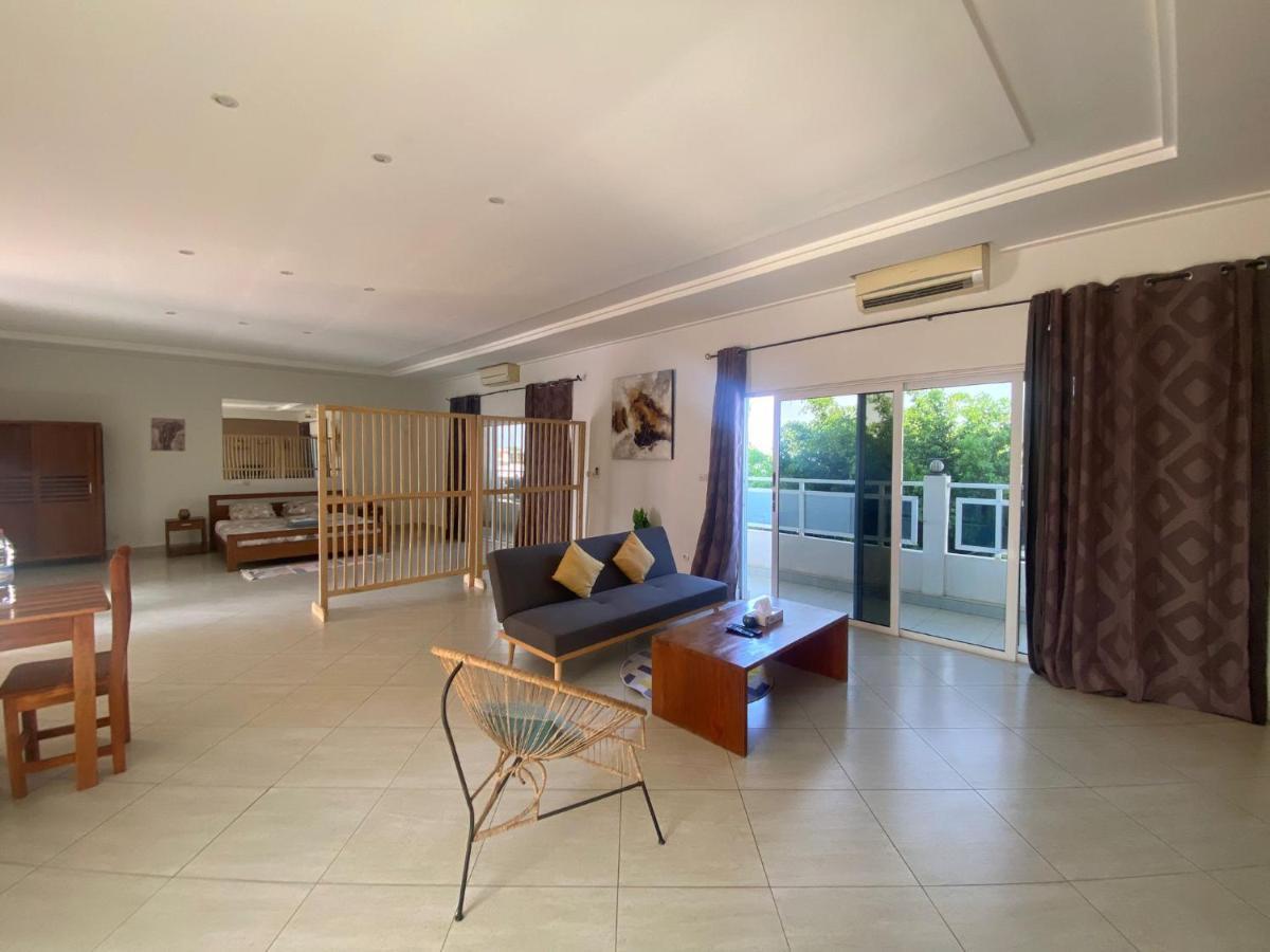 L'Oasis Guesthouse Котону Экстерьер фото