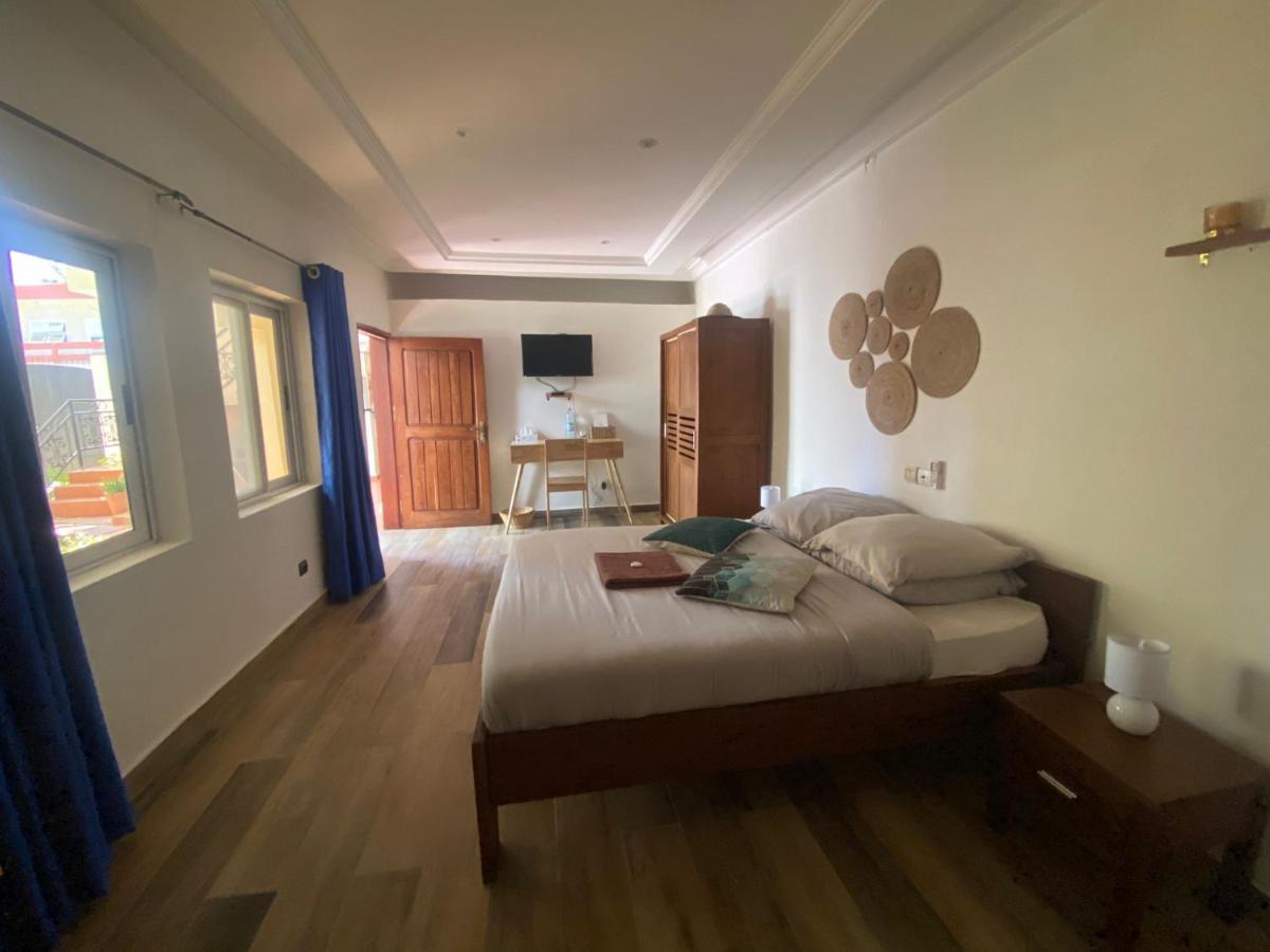 L'Oasis Guesthouse Котону Экстерьер фото