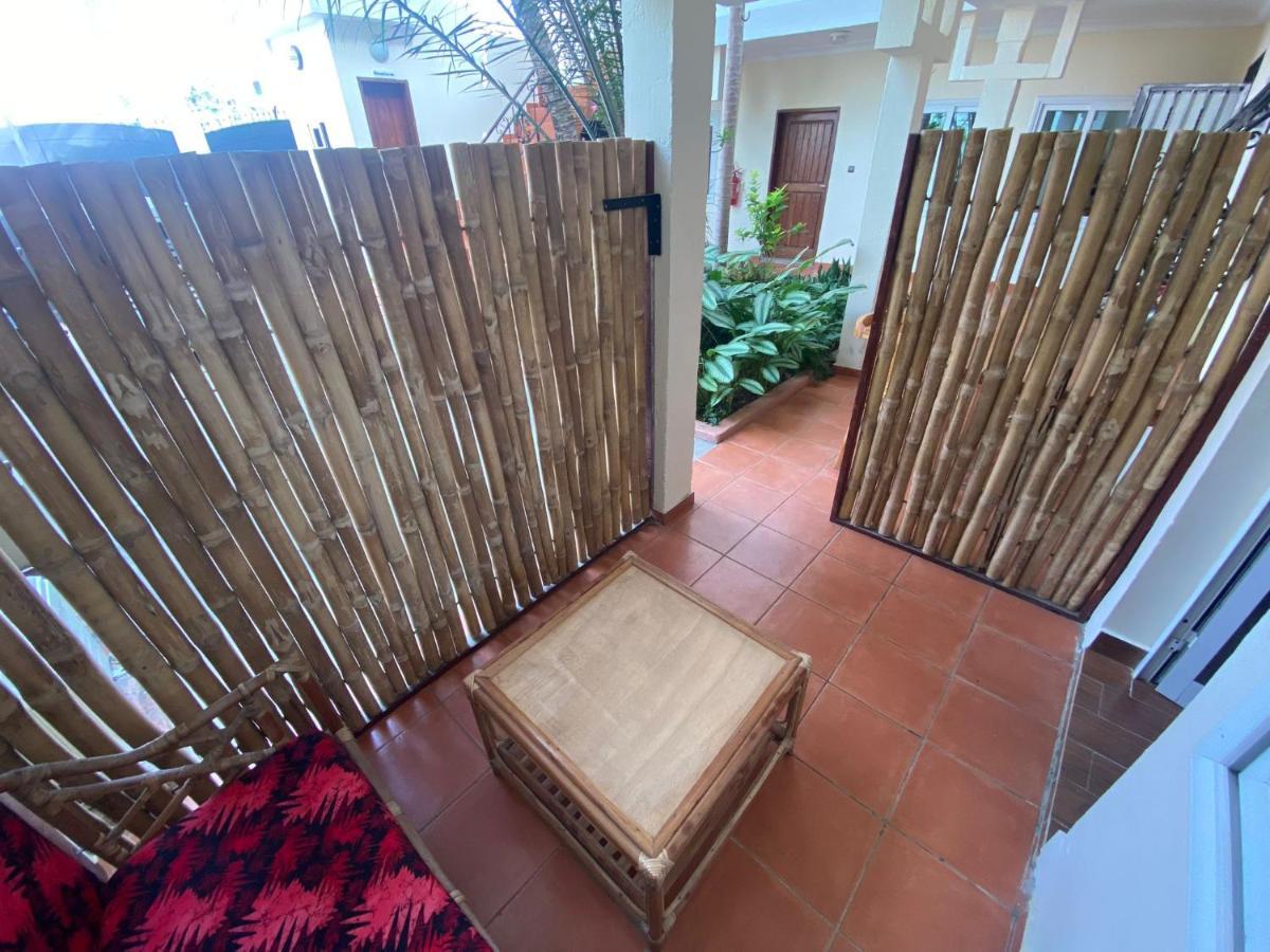 L'Oasis Guesthouse Котону Экстерьер фото