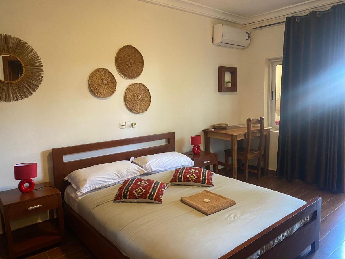 L'Oasis Guesthouse Котону Экстерьер фото