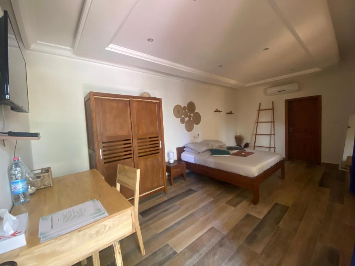 L'Oasis Guesthouse Котону Экстерьер фото