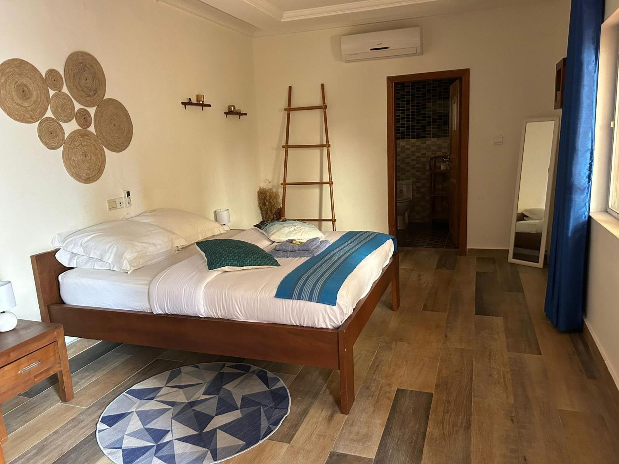 L'Oasis Guesthouse Котону Экстерьер фото