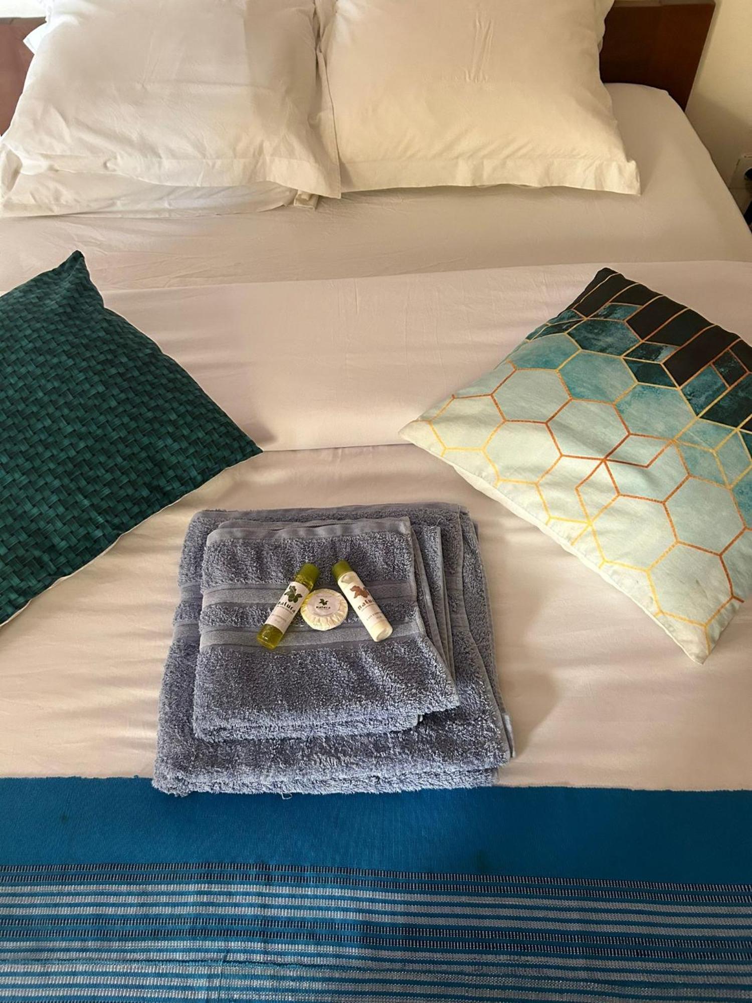 L'Oasis Guesthouse Котону Экстерьер фото