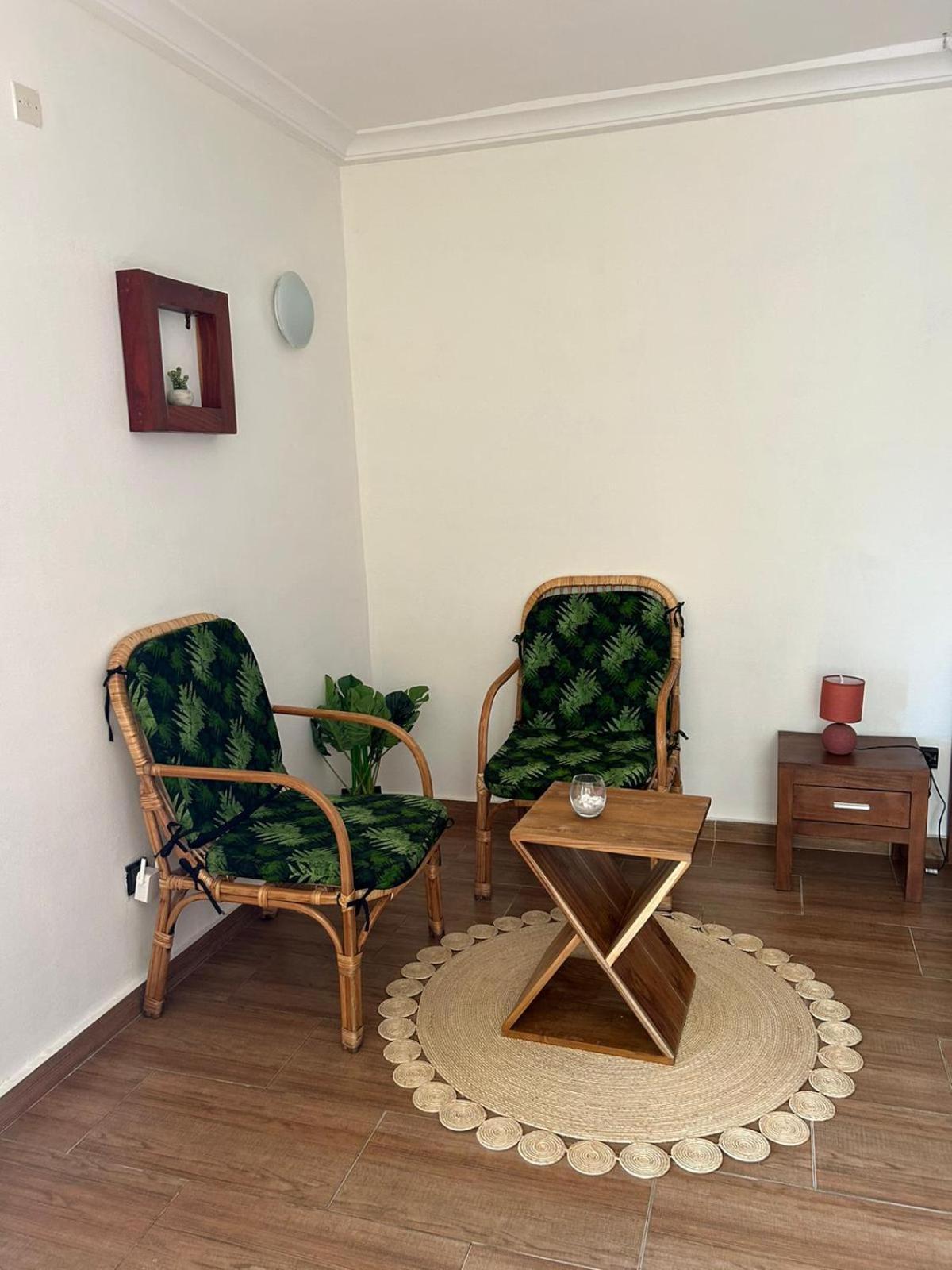 L'Oasis Guesthouse Котону Экстерьер фото