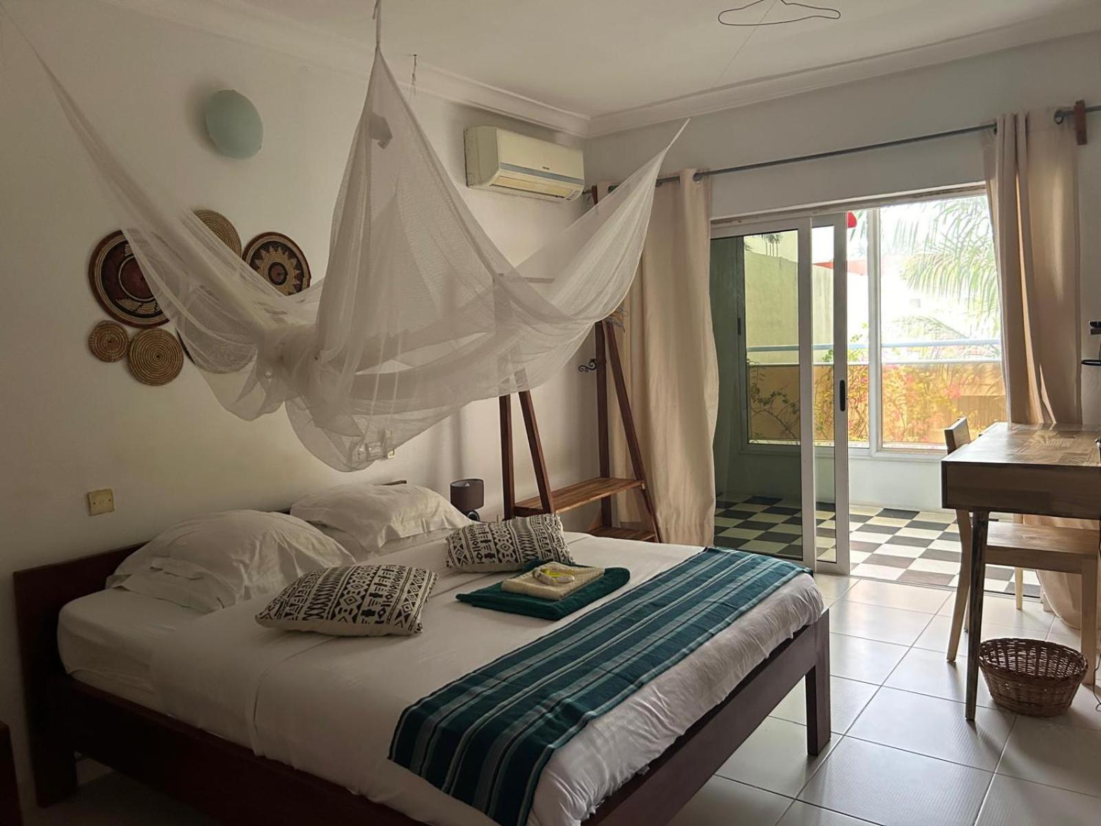 L'Oasis Guesthouse Котону Экстерьер фото