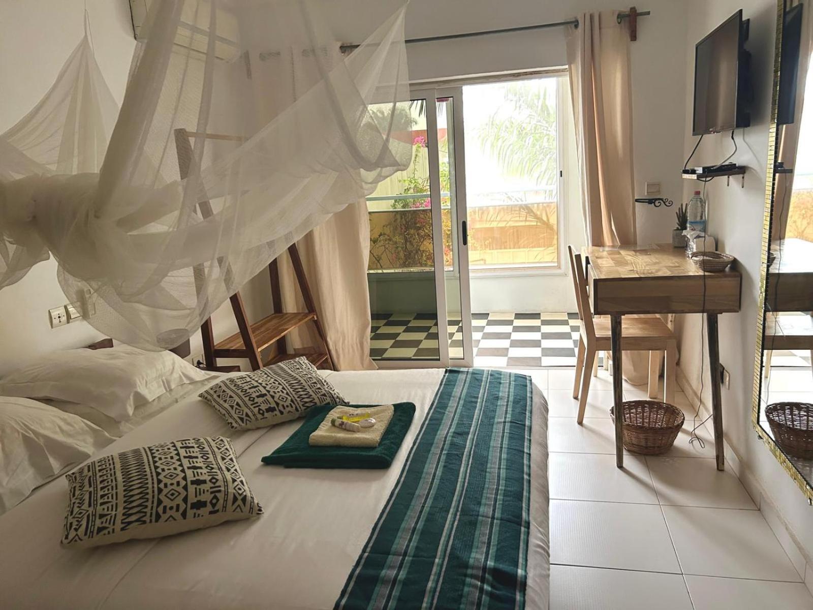 L'Oasis Guesthouse Котону Экстерьер фото