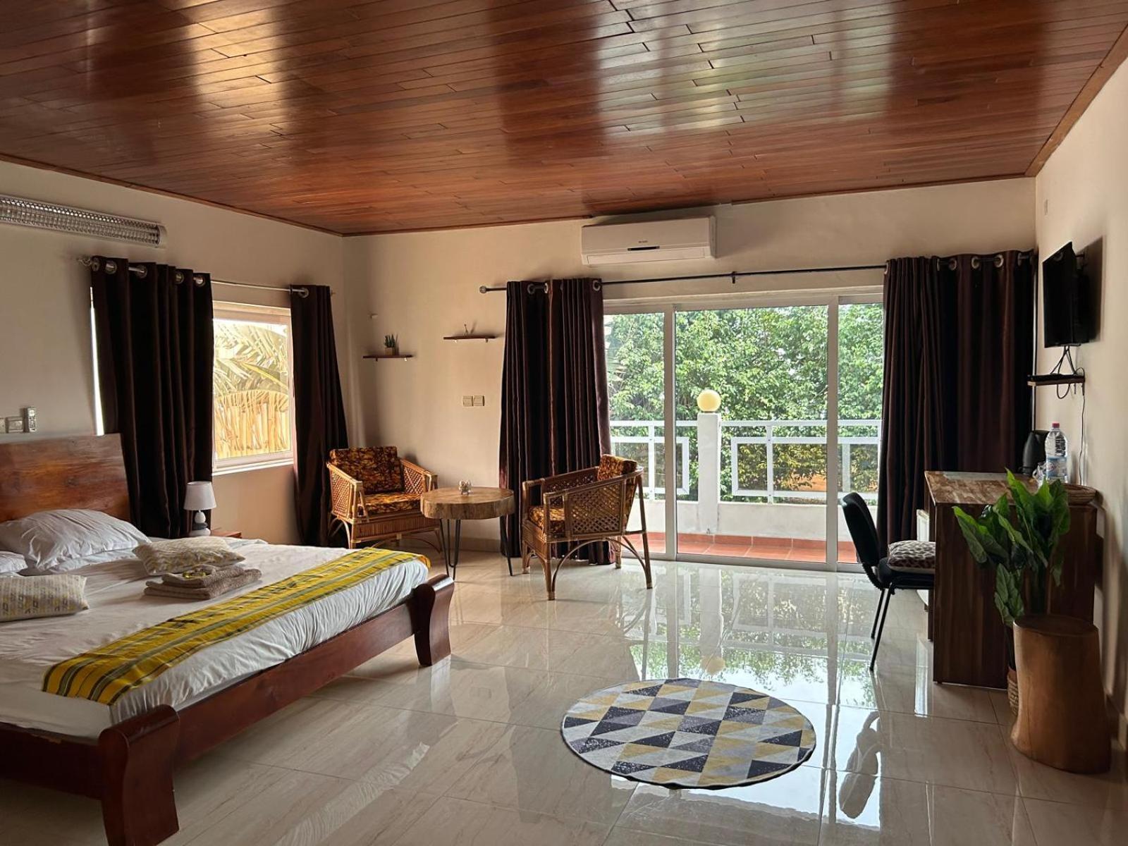 L'Oasis Guesthouse Котону Экстерьер фото