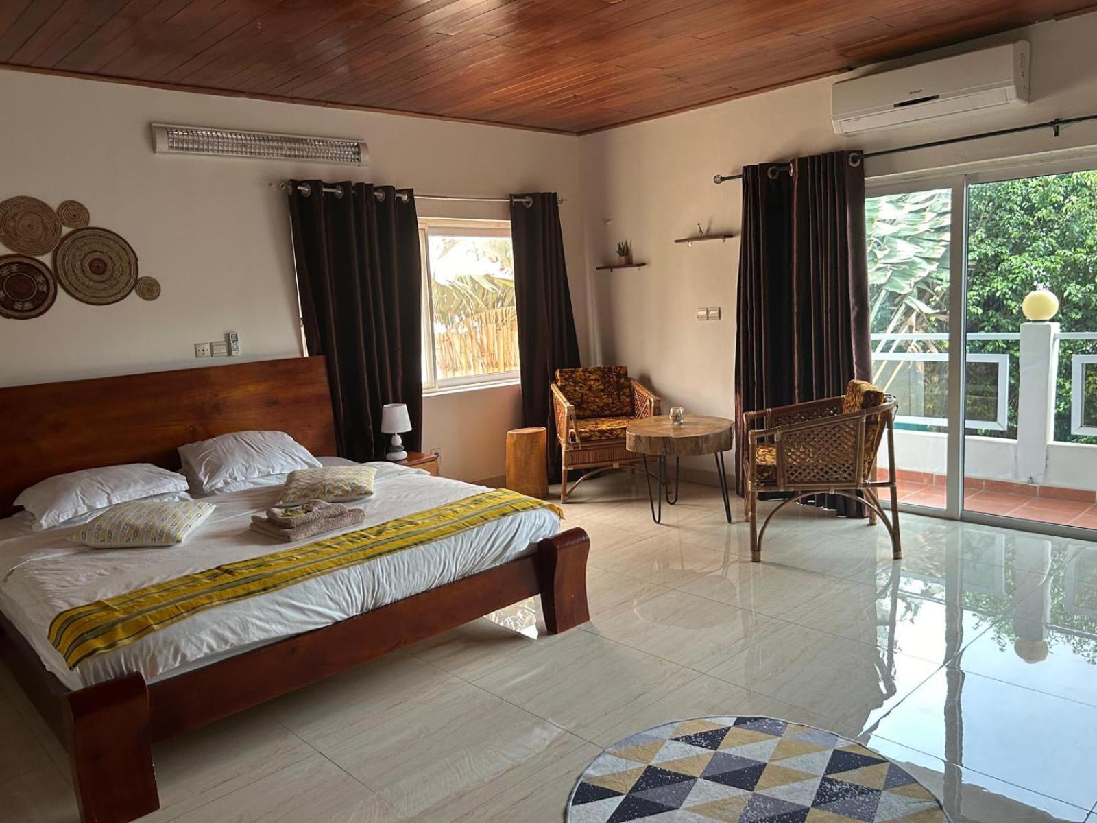 L'Oasis Guesthouse Котону Экстерьер фото