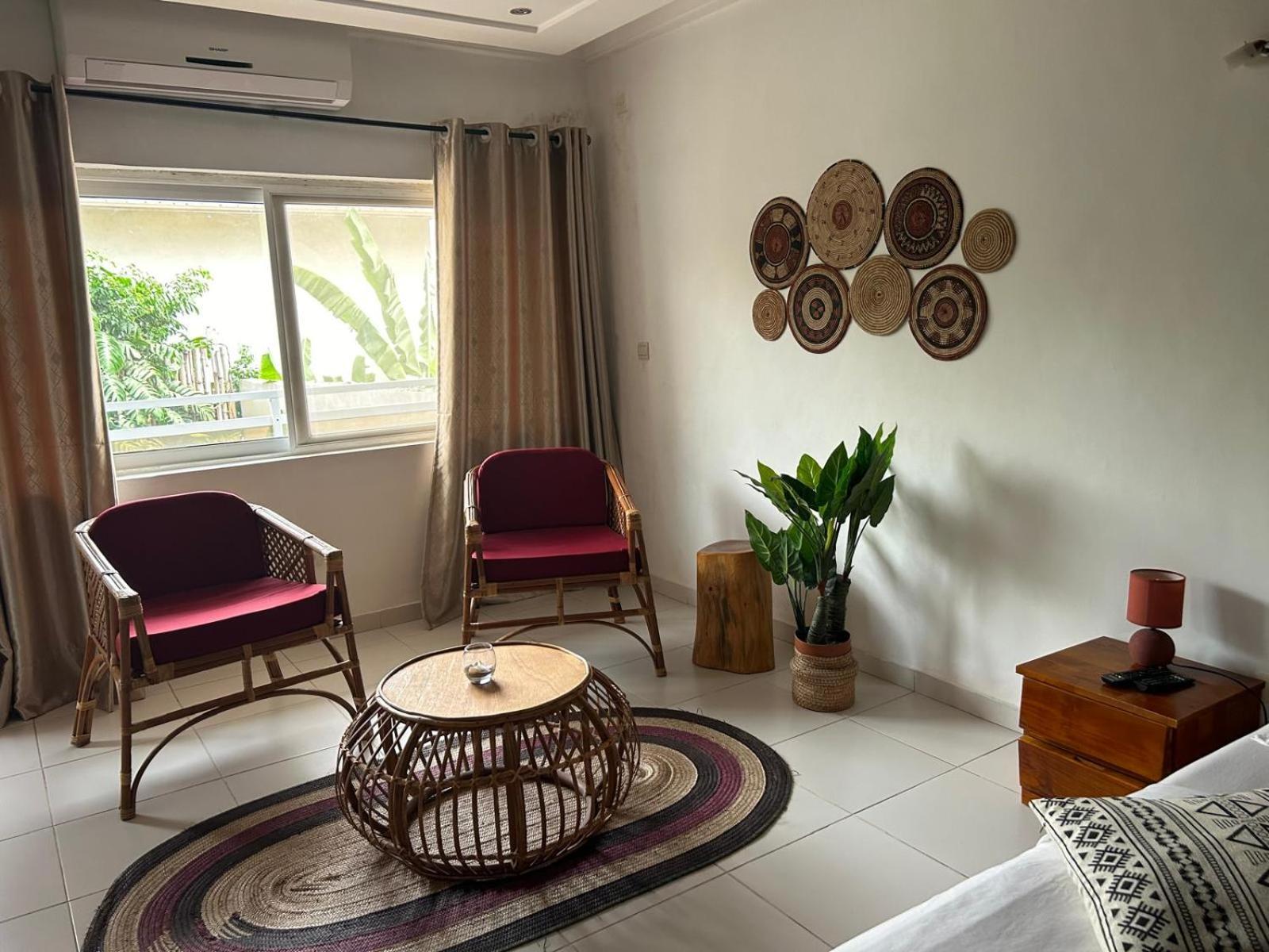 L'Oasis Guesthouse Котону Экстерьер фото