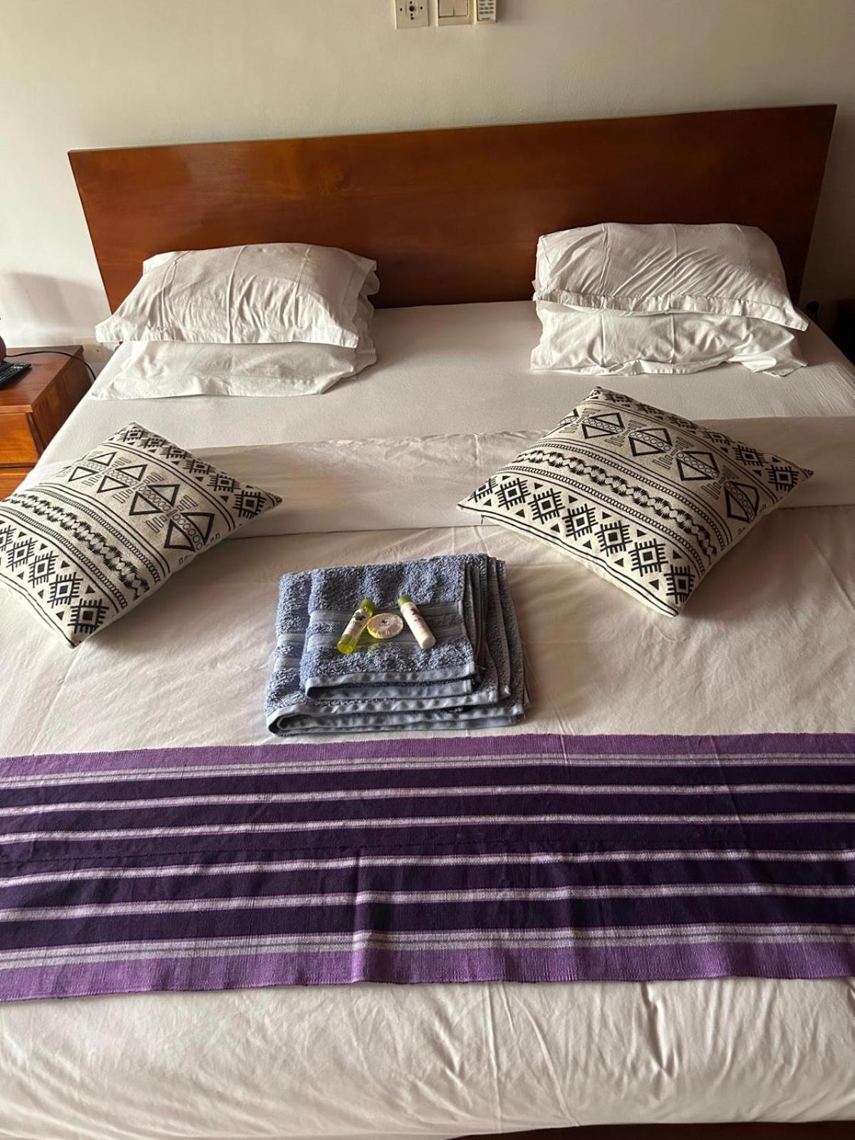 L'Oasis Guesthouse Котону Экстерьер фото