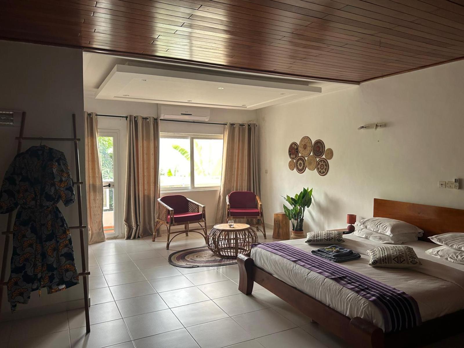 L'Oasis Guesthouse Котону Экстерьер фото