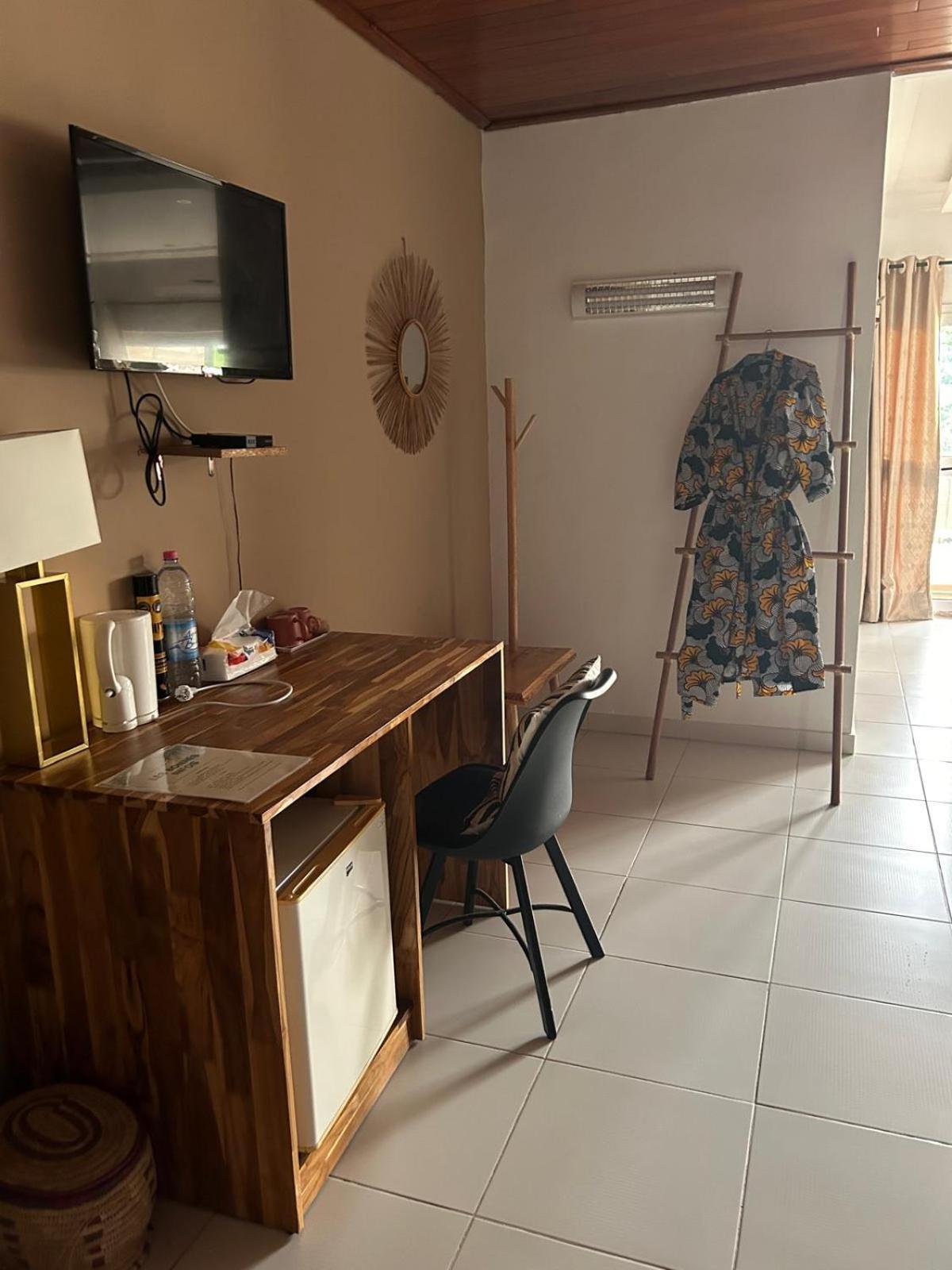 L'Oasis Guesthouse Котону Экстерьер фото