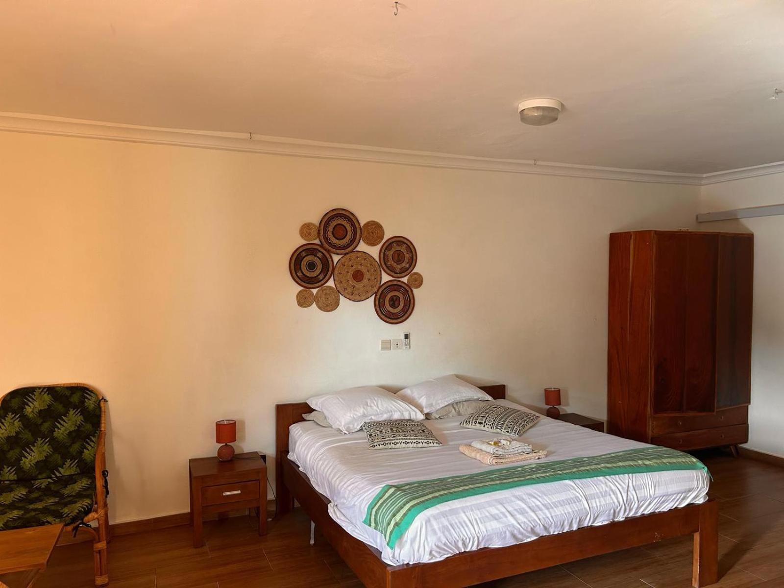 L'Oasis Guesthouse Котону Экстерьер фото