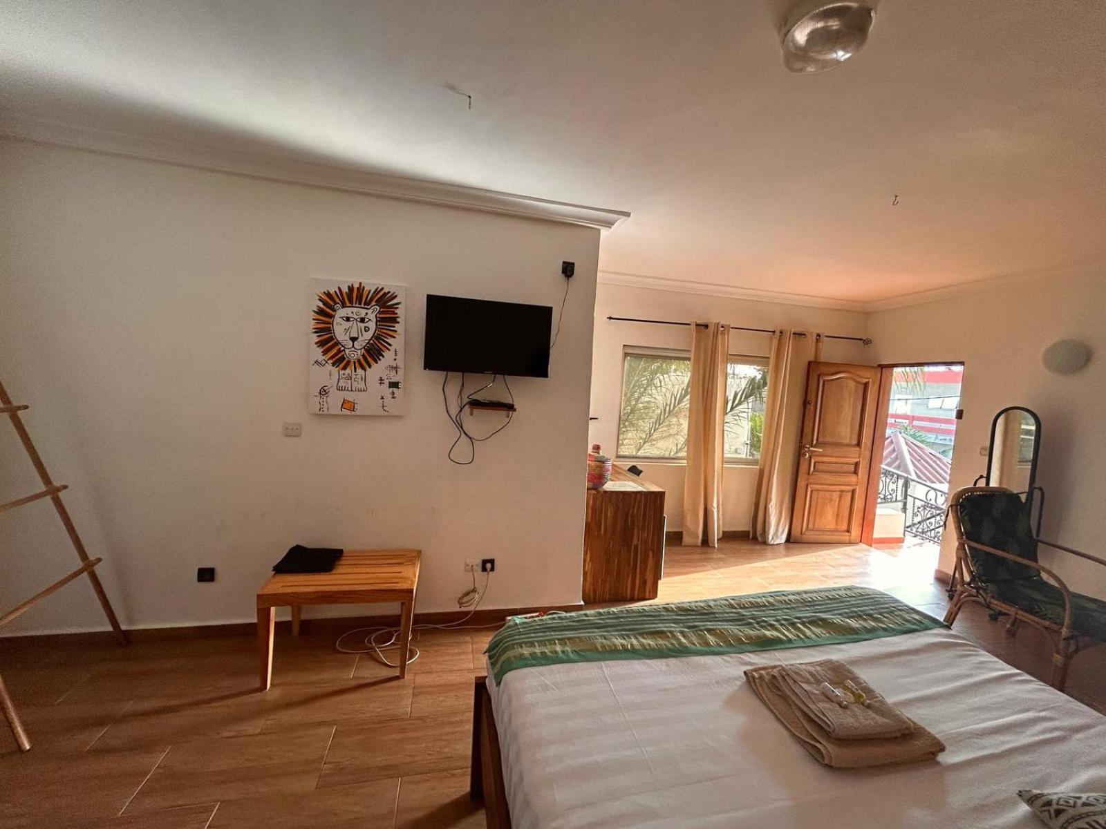 L'Oasis Guesthouse Котону Экстерьер фото